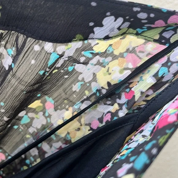 RQT Black and White Floral Ruffled Bell Sleeve‎ Blouse Size XL - Picture 7 of 7